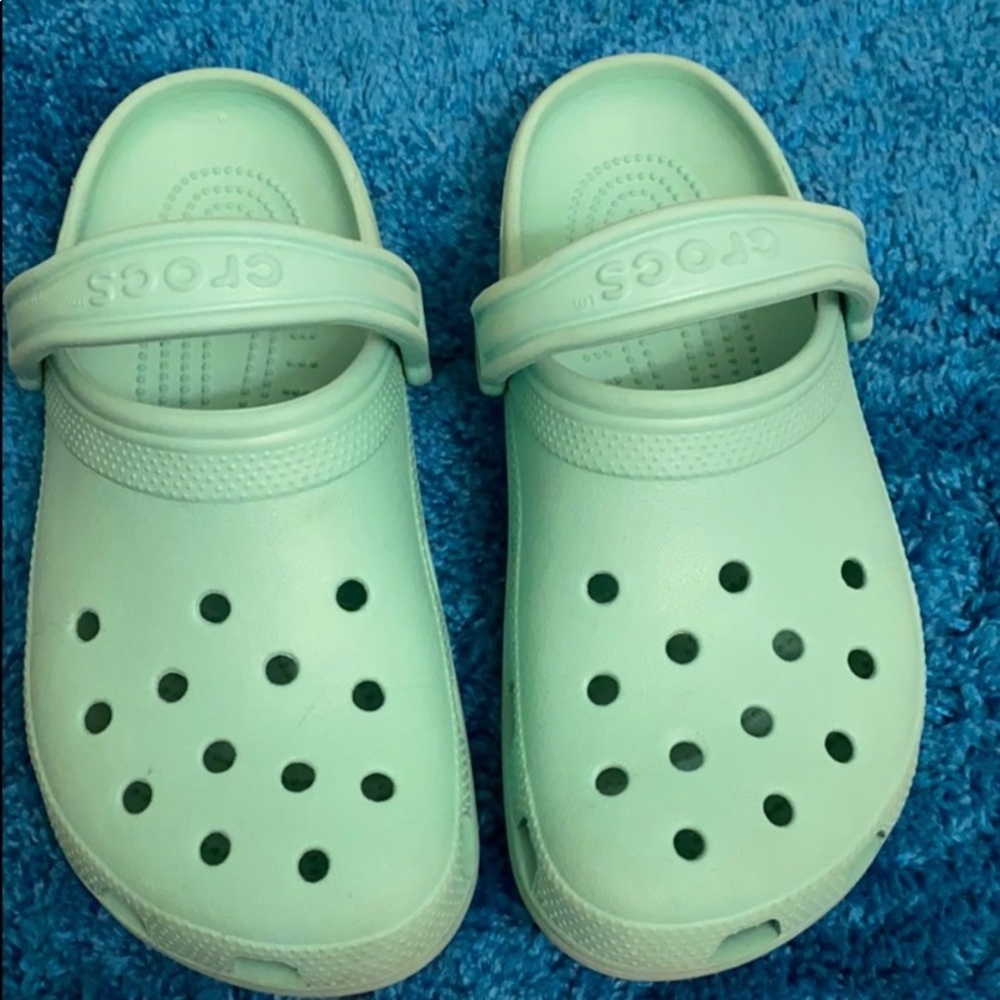 mint crocs